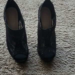 Black dress shoes